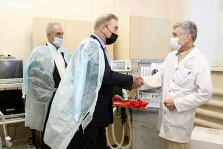 Владислав Третьяк подарил медицинское оборудование Ульяновской областной детской клинической больнице