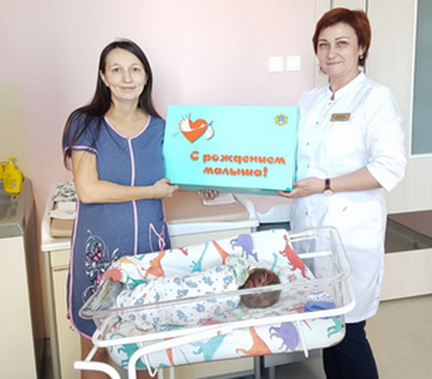 В Перинатальном центре «Мама» вручили 335 подарков новорождённым
