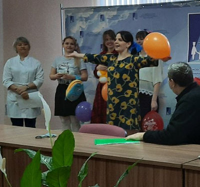 Врачи областной детской больницы получили поздравление с Днем защитника Отечества