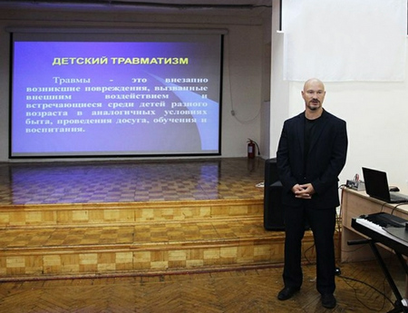 Главный врач областной больницы Алексей Кузин рассказал, как обезопасить детей дома