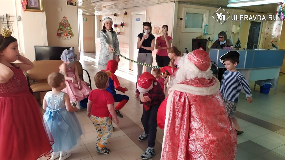 В Ульяновске под Новый год добряки устроили веселый хоровод